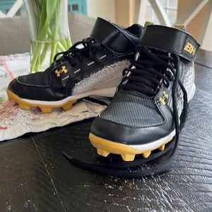 Bryce Harper size 3 under armor baseball cleats EUC, only used 1 season